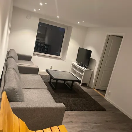 Soverom Med Enkelt Seng Felles Bad, Stue Og Kjokken I Vestby Sentrum, Naer Oslo Hotell