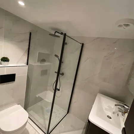 Soverom Med Enkelt Seng Felles Bad, Stue Og Kjokken I Vestby Sentrum, Naer Oslo * Vestby (Akershus)