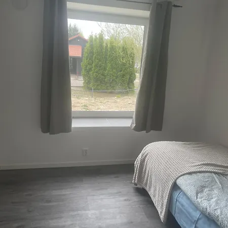 Soverom Med Enkelt Seng Felles Bad, Stue Og Kjokken I Vestby Sentrum, Naer Oslo *